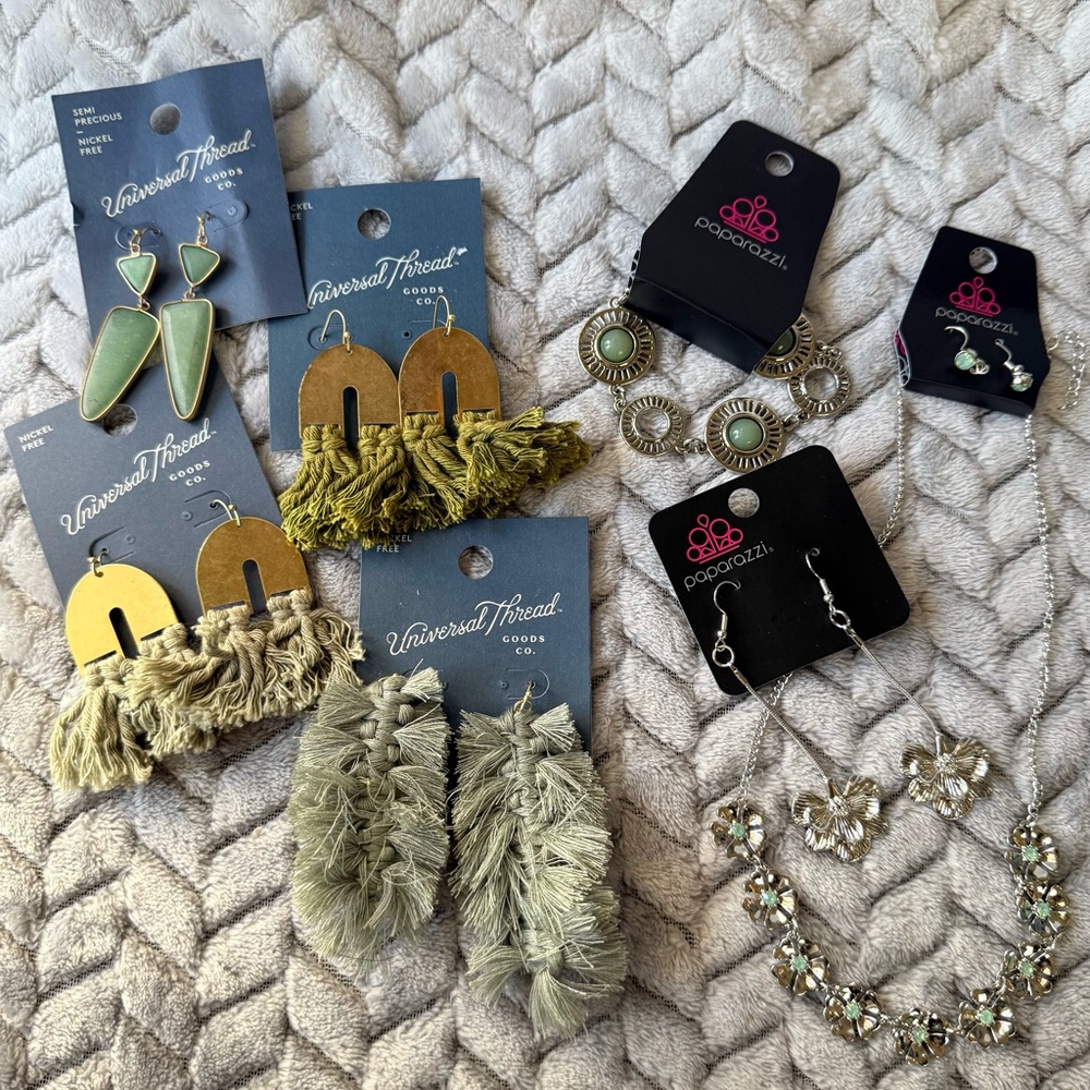 NWT! Universal Thread and Paparazzi Jewelry Lot